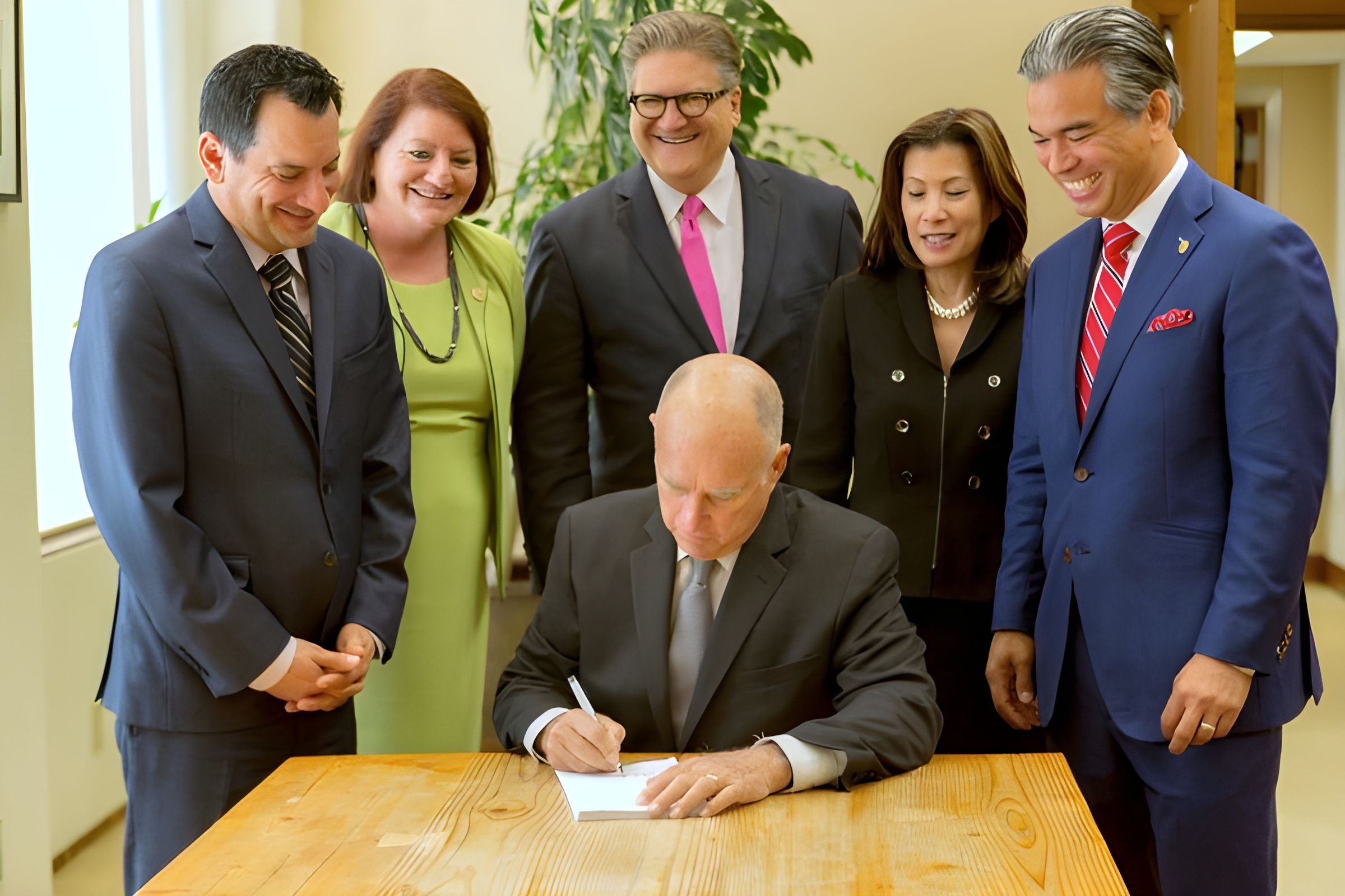 California avanza en la reforma al sistema de justicia penal con la firma del gobernador