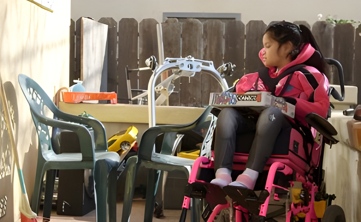 Niña de nueve años, paralizada por una bala perdida, lucha para seguir estudiando