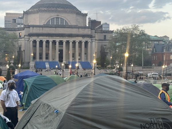 Campamento estudiantil en los jardines de la Universidad de Columbia, en la ciudad de Nueva York, poco antes de que se iniciara una un evento oficial el 29 de abril de 2024. Foto: Antígona Martínez.