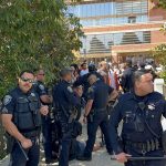 Allanamiento policial en la UCLA, el jueves 2 de mayo a las 2:37 pm. Foto: Testigo presencial que que pidió el anonimato.